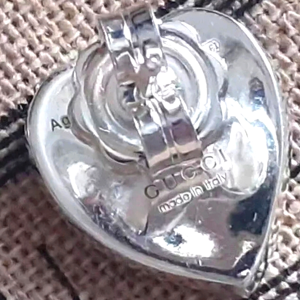 NIB GUCCI HEART EARRINGS - Picture 4 of 4
